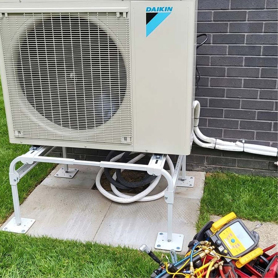 Diagnosing a heat pump fault on an outdoor unit in Palmerston North